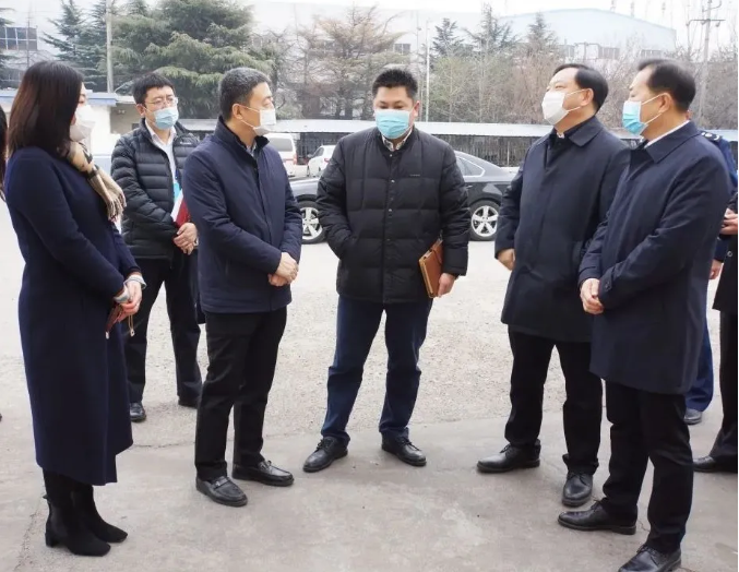 膠州市委副書記來遠(yuǎn)見集團(tuán)旗下旺年公司督導(dǎo)進(jìn)口冷鏈?zhǔn)称芬咔榉揽毓ぷ? width=